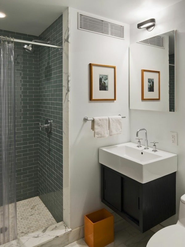 salle de bain idées douche - mur blanc avec une photo dessus