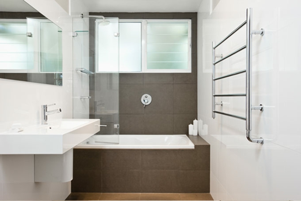 -bath zuhannyal terület kicsi Elegant-fürdőszoba-egy ablak