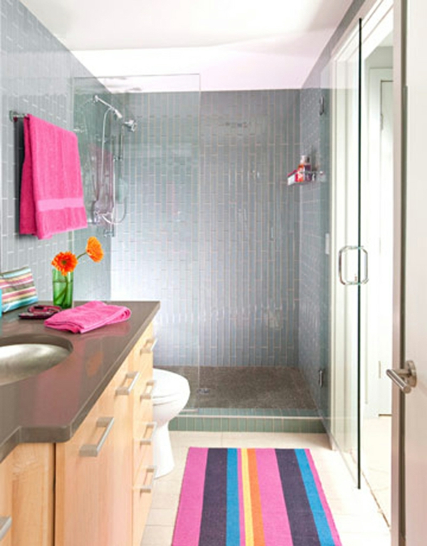 kupaonica-šarene tepih-ružičaste nijanse - ciklamen boja