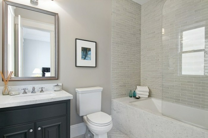 salle de bains-carreaux soulignent en couleur gris