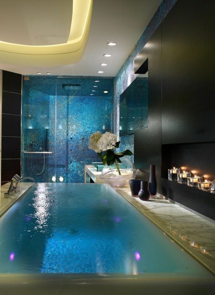 salles de bains-design-idées-merveilleux-ambiente-grand-bleu-design haut plafond