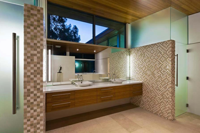 kupaonica-pogled sa-mozaik-elegantna nice-