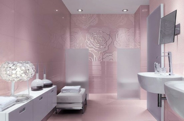 बाथरूम-साथ-मोज़ेक-गुलाबी रंग का