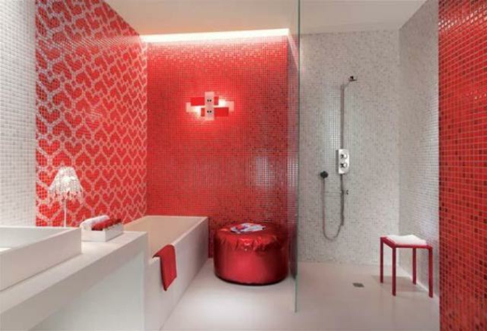 बाथरूम-साथ-मोज़ेक लाल दीवार से भी लहजे