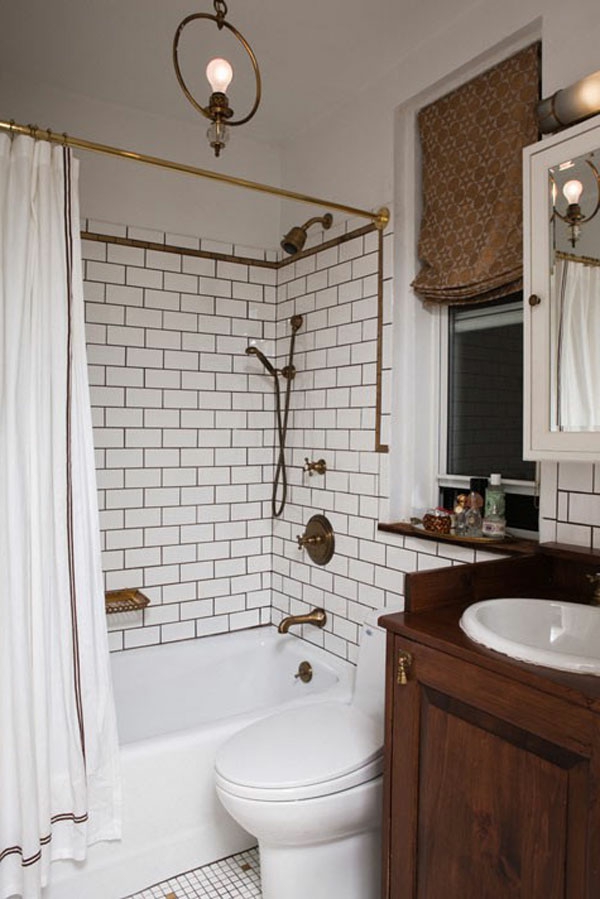 idées de salle de bain - petites baignoires - rideaux en blanc