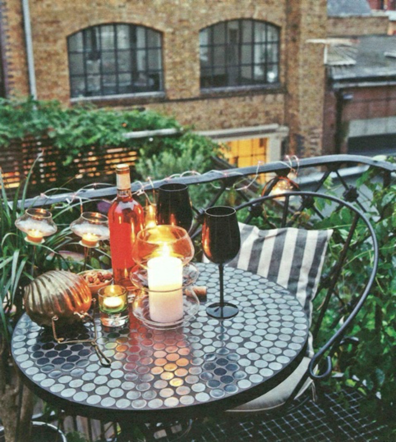 balkon-sadnja Okrugli stol-romantično-dekoracija