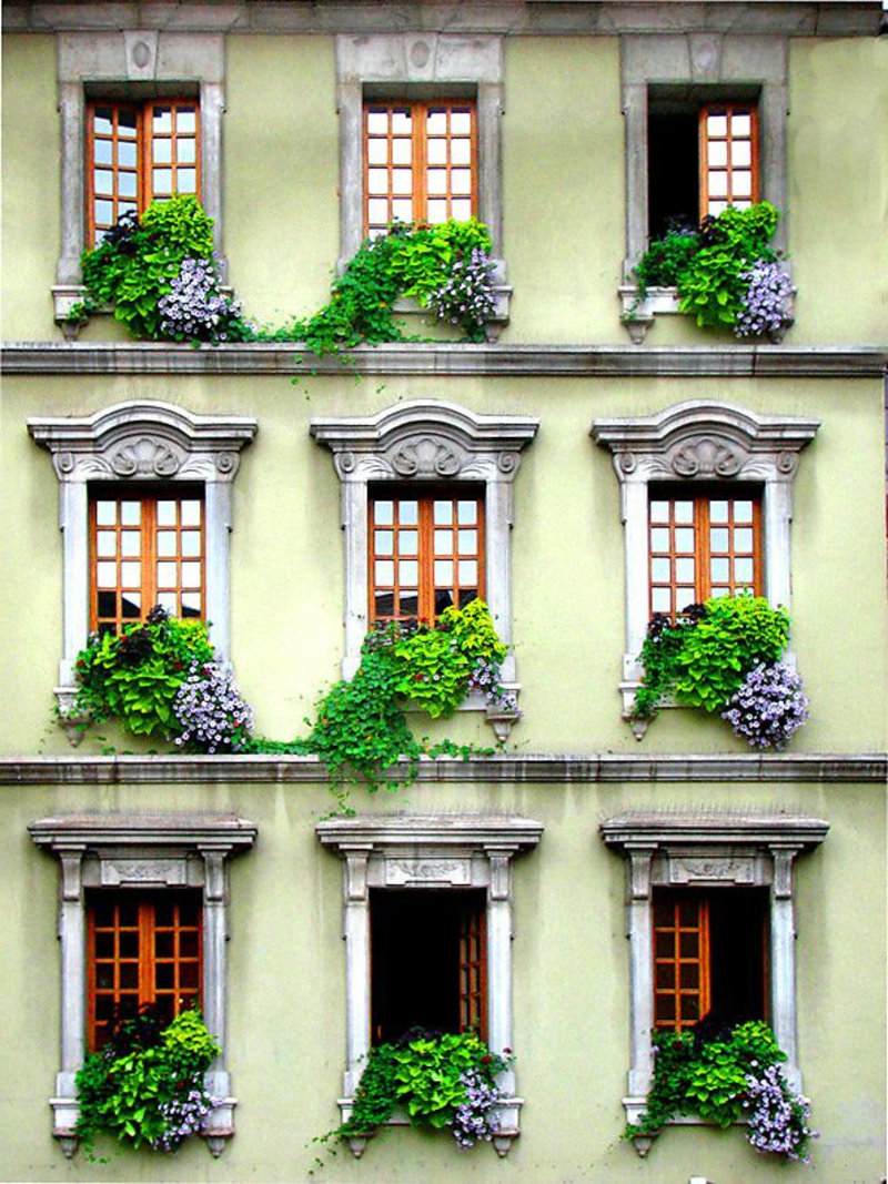 balkon-sadnja-lijepo-zgrada-na-tri-kata