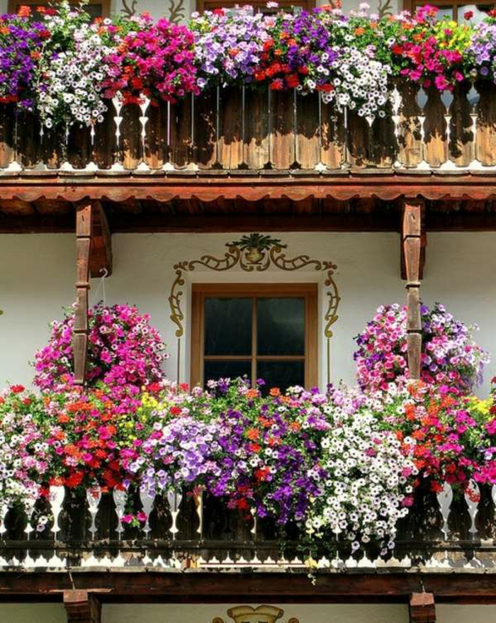 balkon-cvijeće-na-dva kata