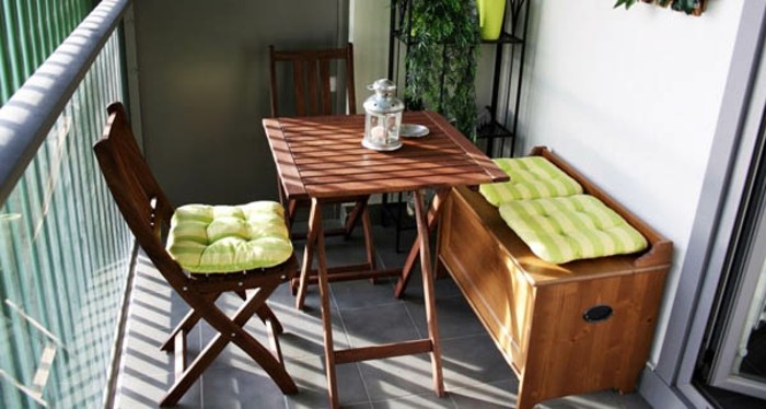 balkon-ideje-prsa-bench-drvo-drvo stolica-drvo stol podne pločice-kraljevski-metalna svijeća