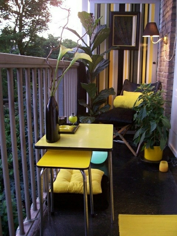 balcon-embellissent balcon-déco-idées-balcon conception balcon mobilier jaune