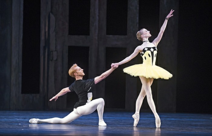 балетни барове он дъ-пътя към блестящ етап-балетист