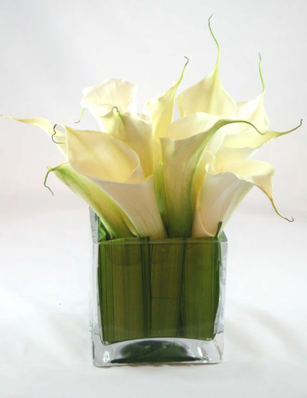 бамбук ваза-красивите цветя--светъл цвят