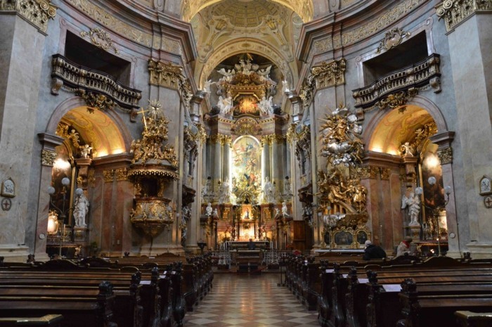 Crkva u-Beču barokne arhitekture Petra -Austria
