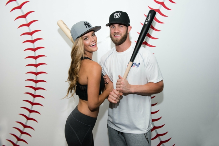 шапки за бейзбол шапки за него и за нея фотомодел fitnessmodel модерен аксесоари мъж и жена, които правят спортове