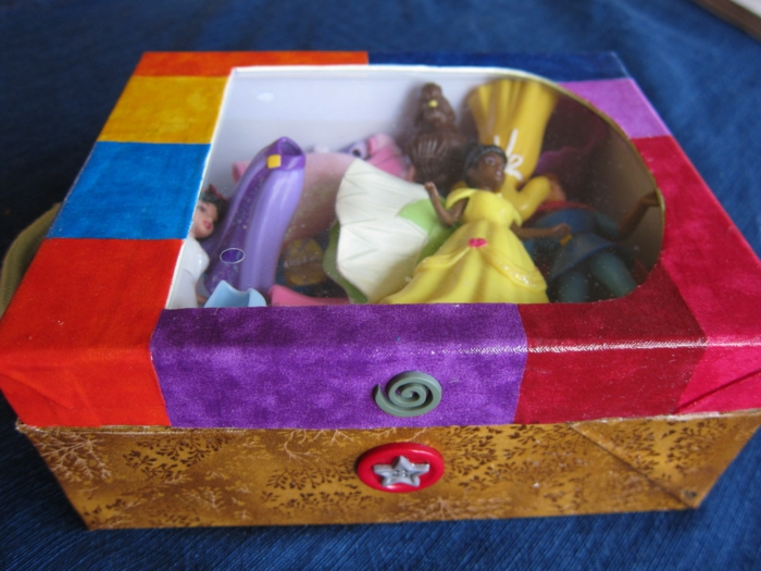 Принцесите Дисни имат дом в тази красива кутия за обувки - изработени в много цветове