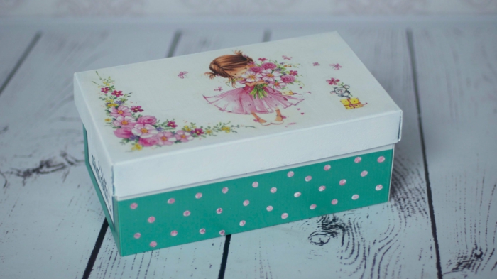 Shoebox - egy tündér virággal matricával a mennyezeten, szép kép