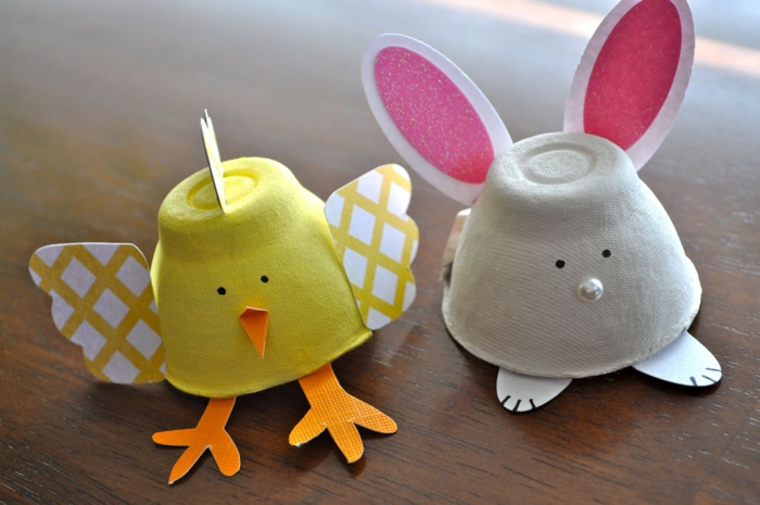 Tinker pilić i uskrsni zec s papirom i kutijom za jaje - žuto i sivo