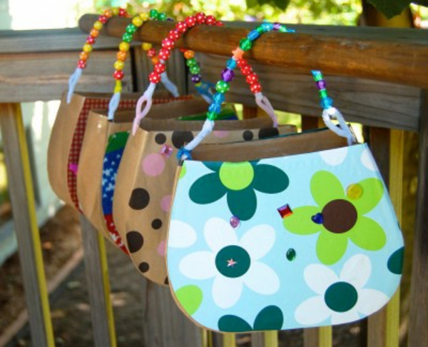 Tinker-con-cartón-colorido-bolsos