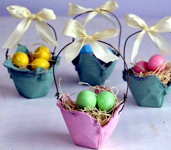 Tinker-con-cartón-cesta-con-pascua-huevos