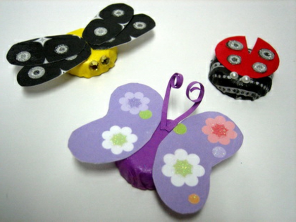 Tinker-with-kids-in-summer-colorful-butterflies - muchos colores
