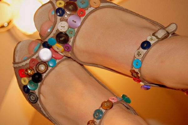 калайджия-с-копчета обувки декорирани в ярки бои идеи