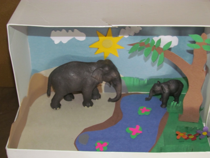 Два слона отиват да пият вода под дърво - занаяти с картон
