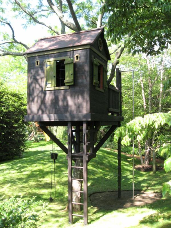 Treehouse за деца - стълбища - центрове в гората