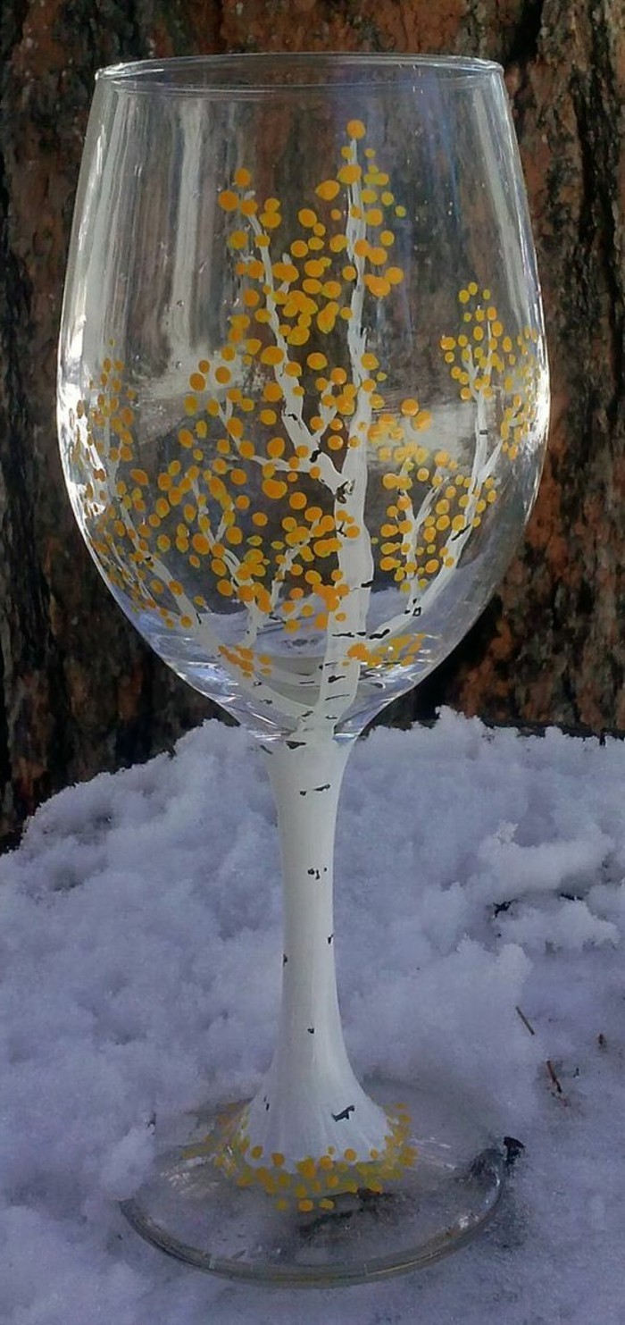 verre peint-en-bouleau-vin dans la neige