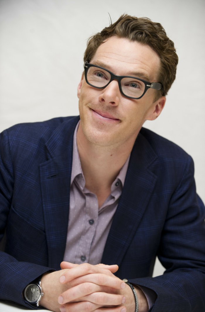 Benedict Cumberbatch-Hipster Glasses-sencillo modelo de ropa masculina