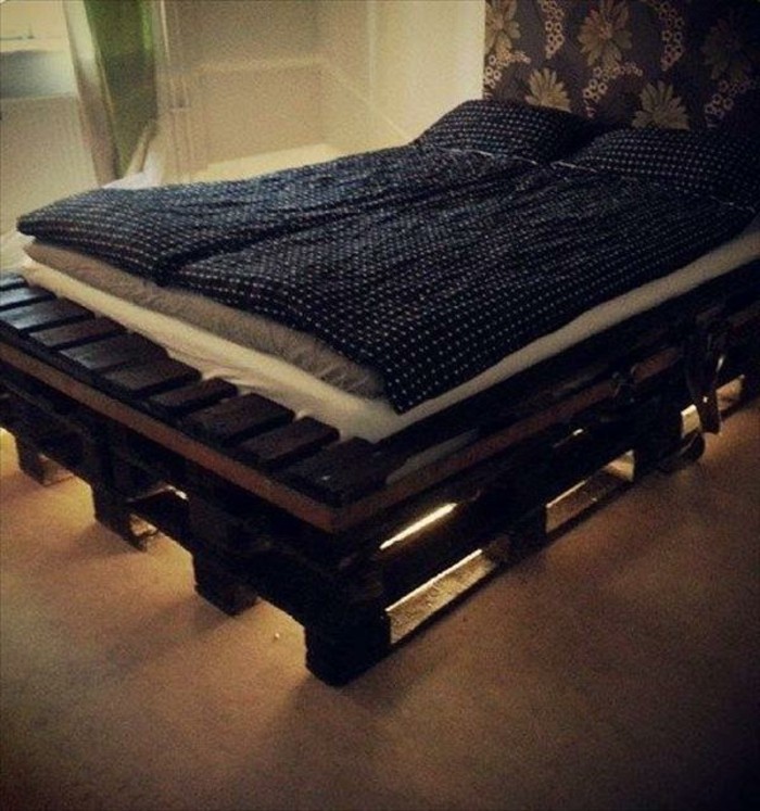 легло-сам изграждане натрупване от евро палети-пра-bedded-