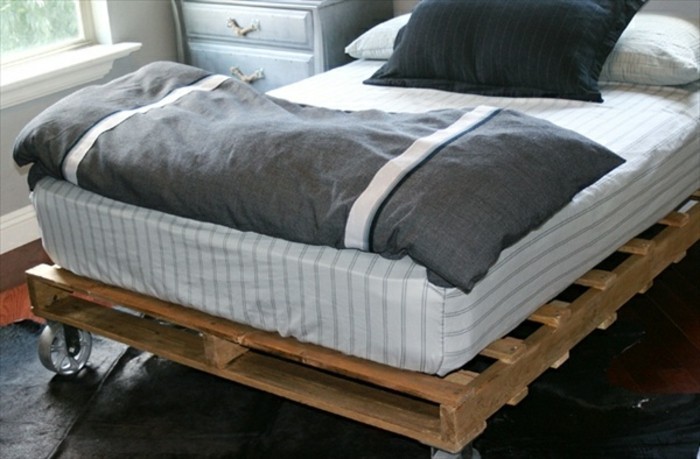 легло-сам натрупването още-а-голям легла-от-европалети