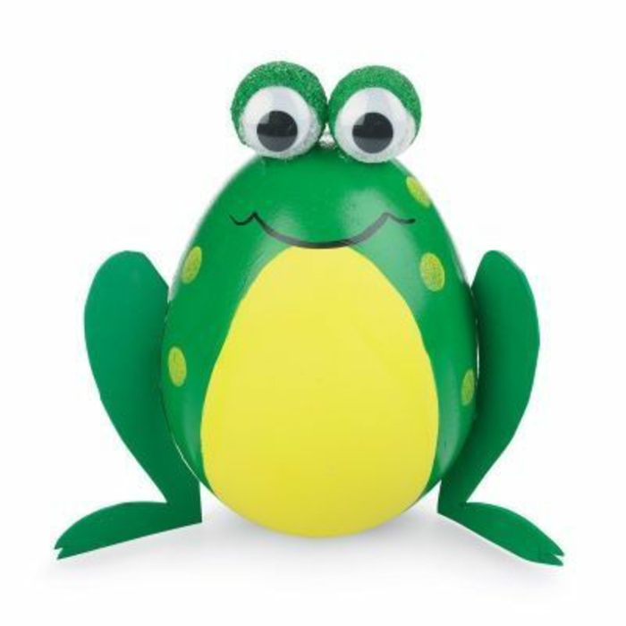 очарователна жаба в зелен цвят с блестящи очи - забавни ястия от Великден