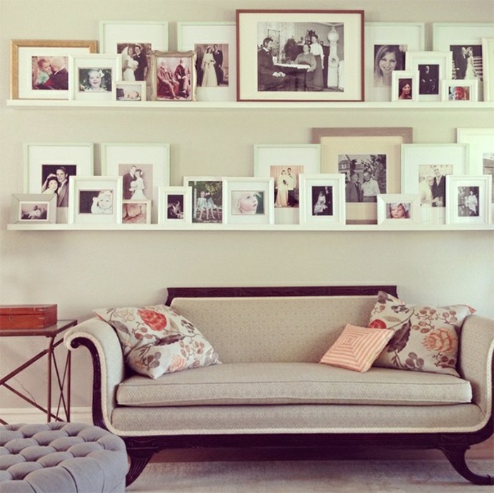 Foto izlet s slikama u bijelom okviru Sofa s jastucima s uzorkom