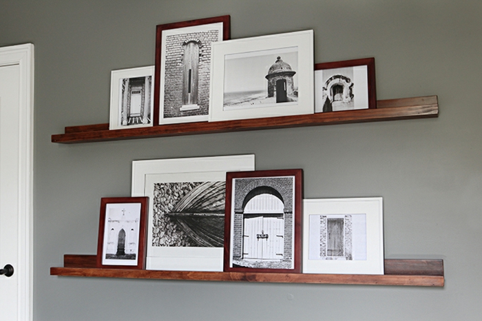 Дървена фото-дъска с черно-бели снимки на чудесата на архитектурата