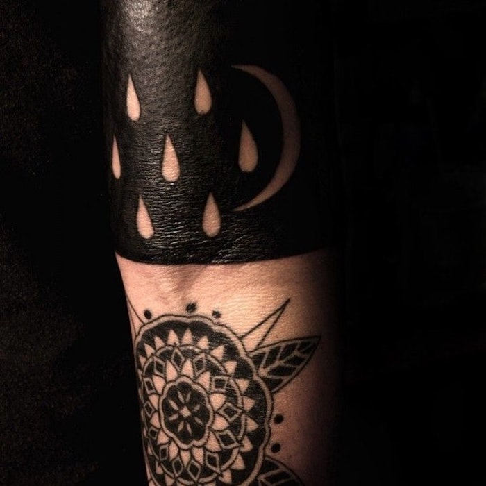 dvodijelna tetovaža iznad njega kiše u večernjim satima s duljinom mjeseca mandala tetovaža - stilovi tetovaža