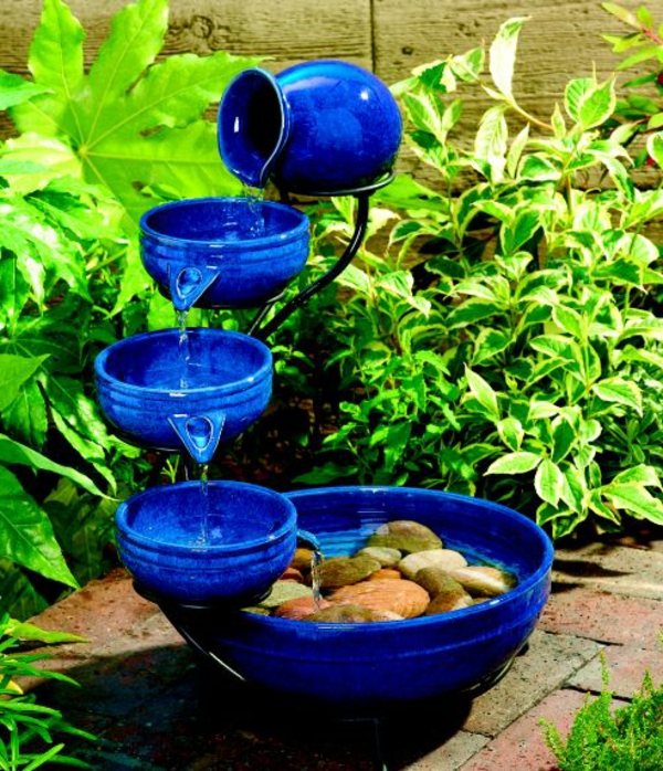 синьо фонтан-слънчева градина в Озеленяване