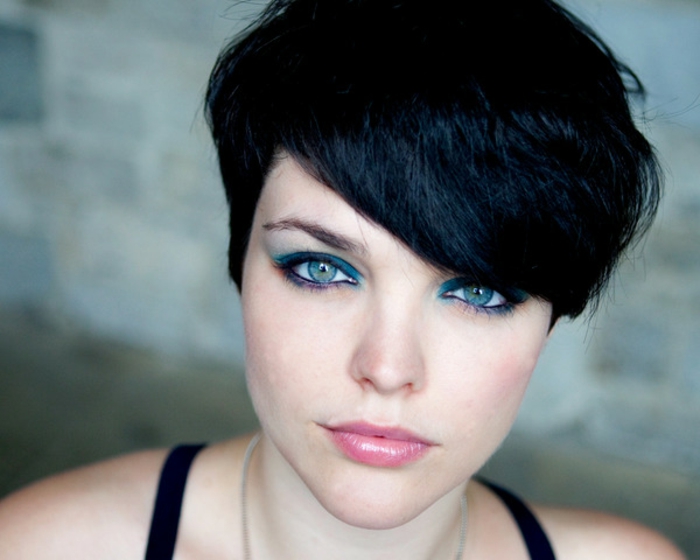blue-eyes-stressi-black-hair