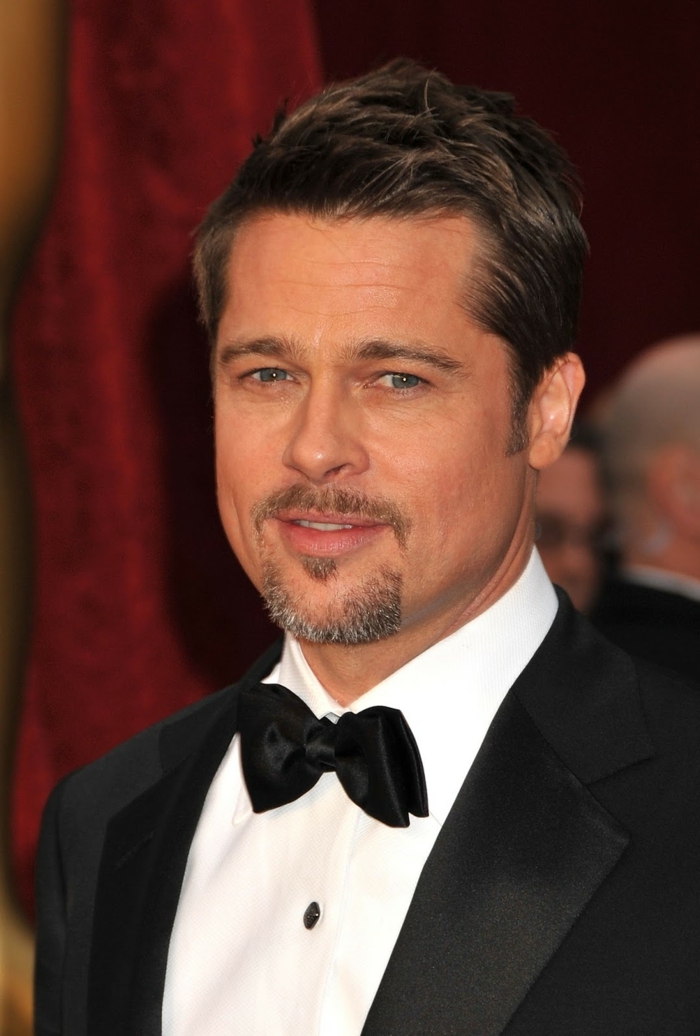 kék öltönyt-with-fly-Brad-Pitt-its-a-példakép-stílus és a férfiasság-elegáns-színész-kopás-Mascherl