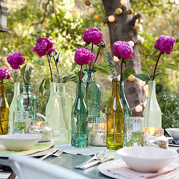 ciklamen cvijeće u čašama - ideja za uređenje zabave