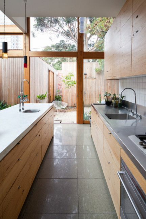 تصميم عصري من الطابق إلى السقف من المطبخ مع خزائن خشبية