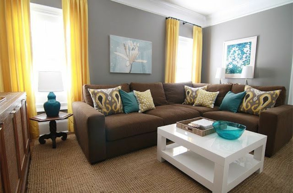 кафяви мебели диван