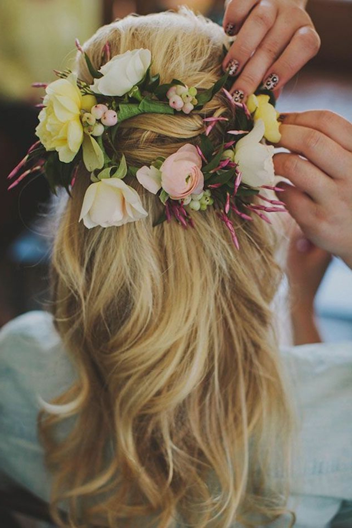 الزفاف تصفيفة الشعر، مع الزهور الصور من الظهير-تؤخذ