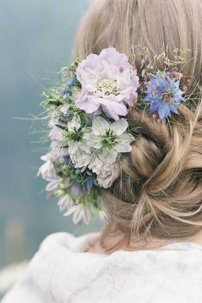 svadba frizura izgleda-sa-cvijećem-zanimljivima