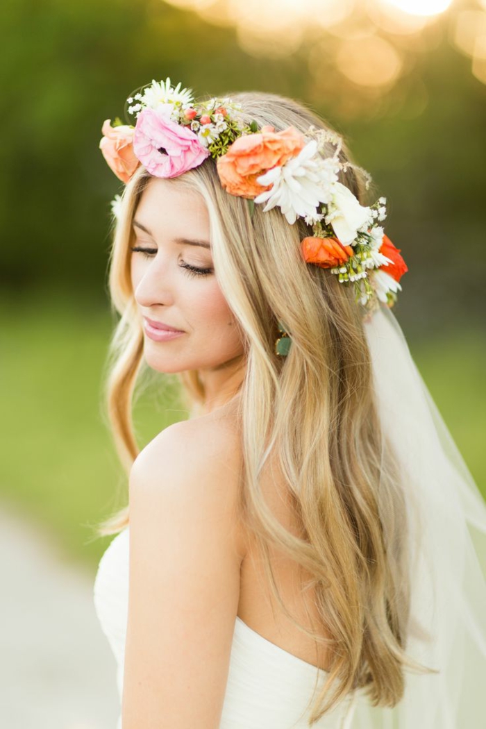 menyasszonyi frizura-with-virágok-hosszú szép haj