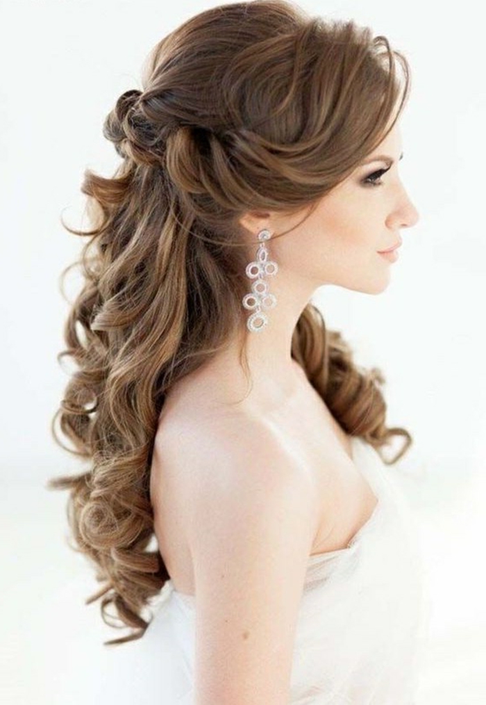 ideje za učinkovite vjenčane frizure za žene s dugom kosom