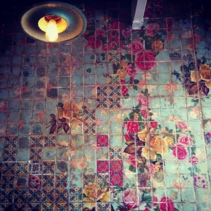 azulejos de colores con motivos-para-boho baño interior florales