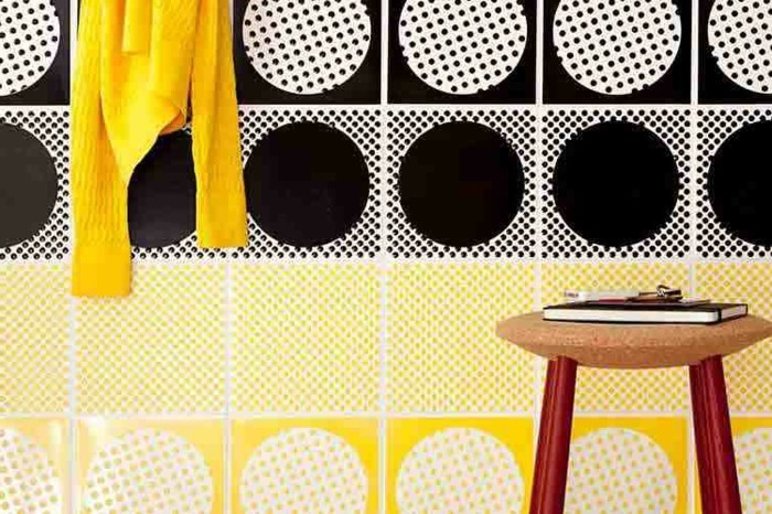 colorido-azulejos-amarillo-y-negro