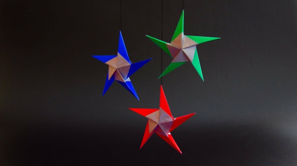 Πολύχρωμο φόντο origami-to-christmas σε μαύρο χρώμα