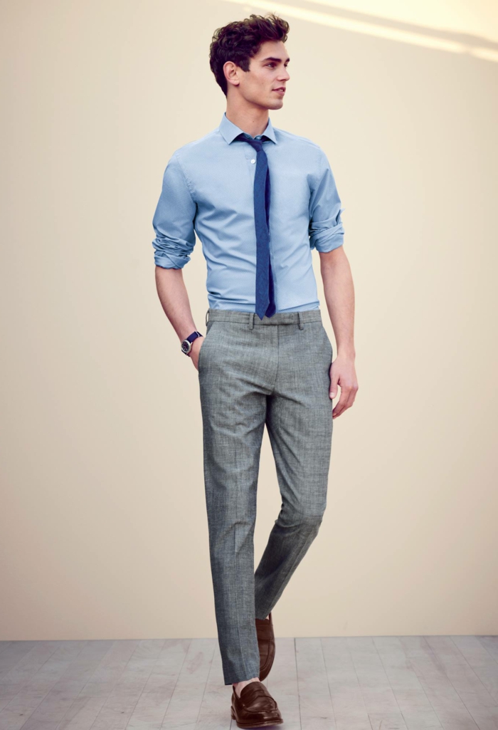 ενδυμασία κώδικα έξυπνος casual νέος επιχειρηματίας με πουκάμισο και γραβάτα γκρι παπούτσια δερμάτινα παντελόνια