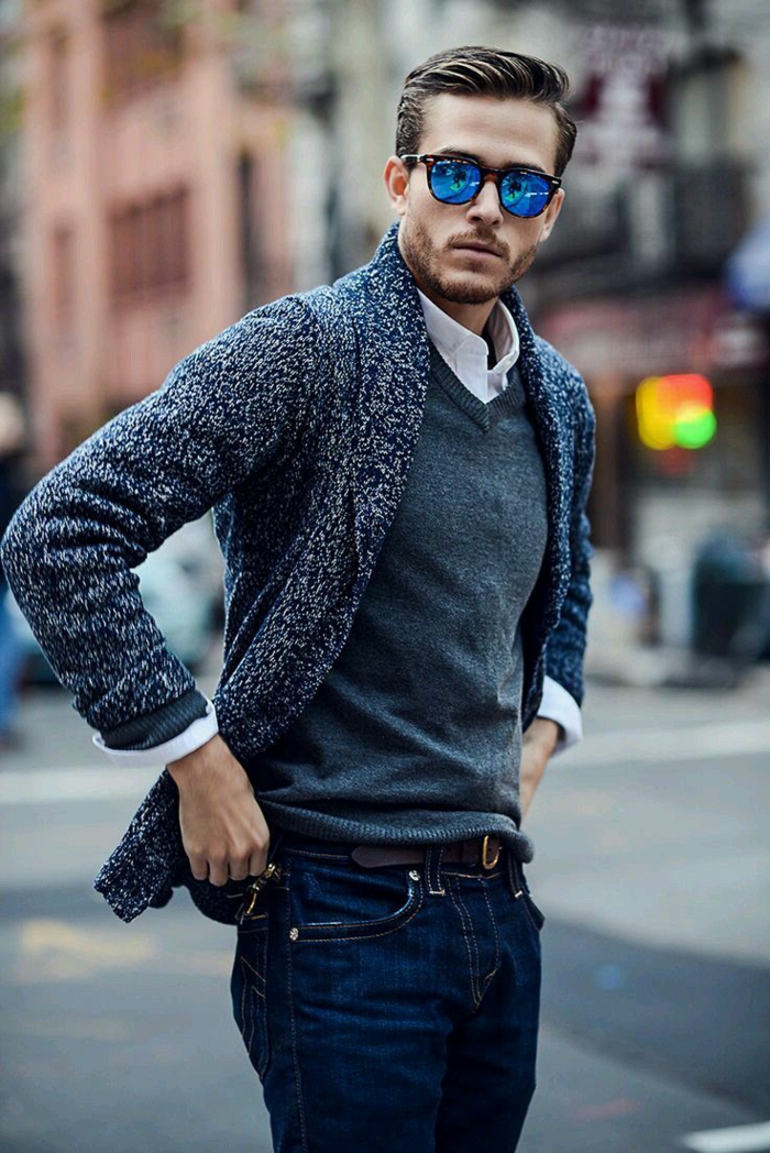 pourquoi porter un manteau et un blazer si vous pouvez regarder grand dans un cardigan lunettes jeans homme d'affaires